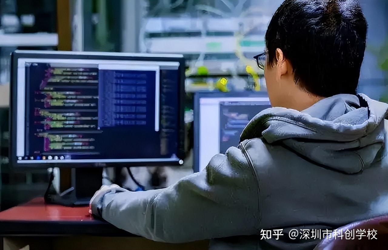 軟件開發培訓 互聯網時代的黑馬職業，就業前景名副其實的高